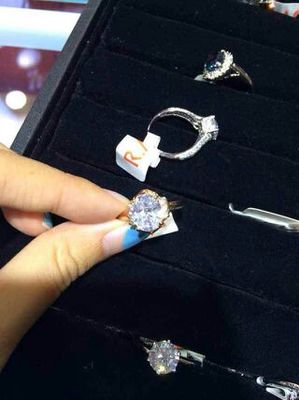 璀璨选择 水晶戒指零售兼批发，尽享钻石珠宝玉器之美