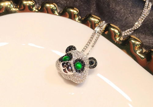呆萌生动的动物首饰 让翡翠焕发童趣，引领珠宝设计新风尚